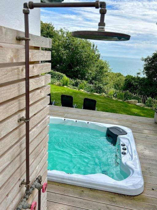 Relaxing Private Entrance Ensuite With Stunning Sea View And Swimspa Apartment *