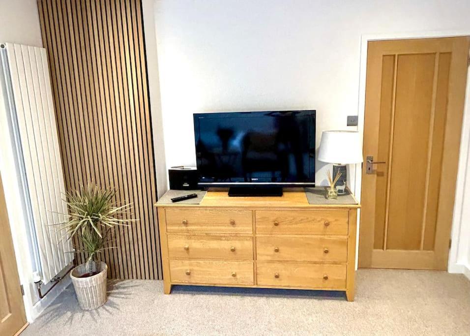 Apartment Relaxing Private Entrance Ensuite With Stunning Sea View And Swimspa Saint Lawrence (Isle of Wight)
