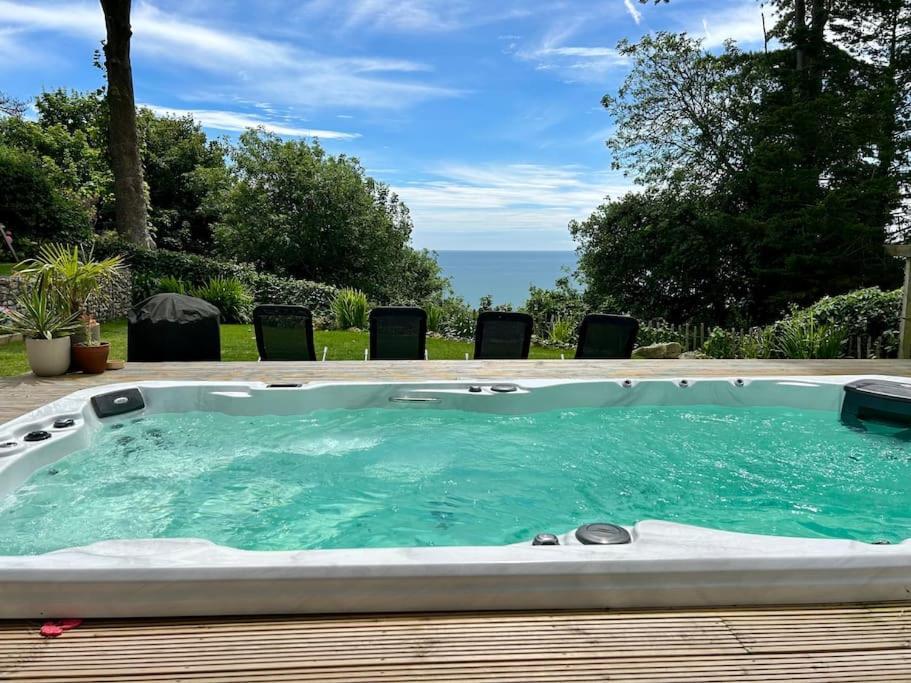 Relaxing Private Entrance Ensuite With Stunning Sea View And Swimspa
