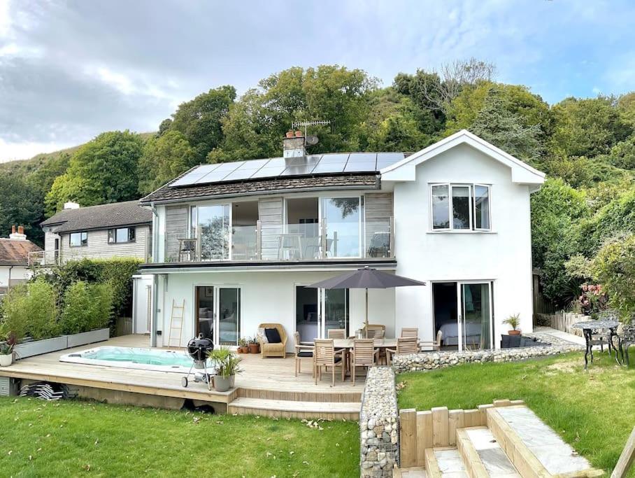 Relaxing Private Entrance Ensuite With Stunning Sea View And Swimspa